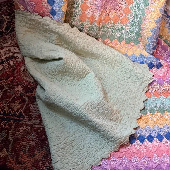 1930s Hand-stitched Diamond Quilt‎ - Picture 6 of 11